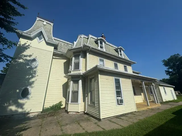 538 10th Avenue, Clinton, IA 52732 - #2