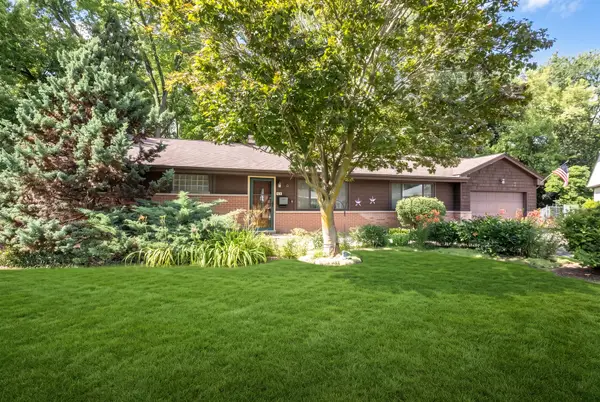 10 Hollycourt Terrace, Lake Zurich, IL 60047