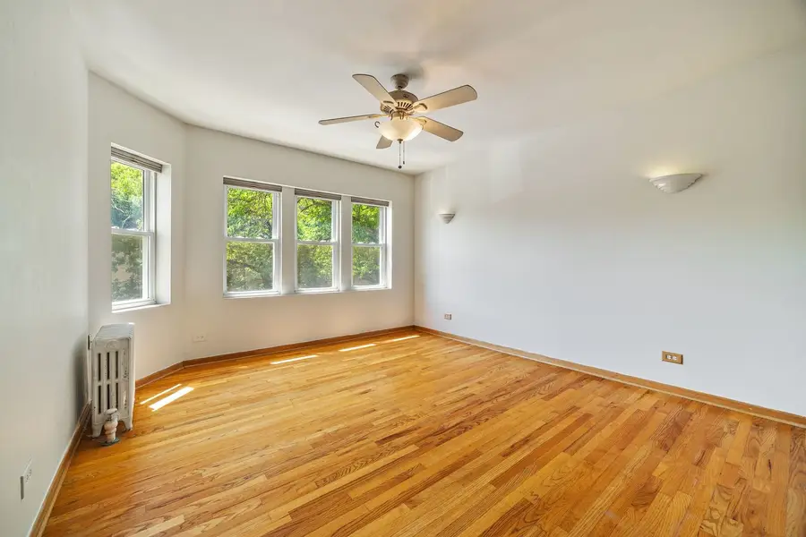 3548 W Belle Plaine Avenue #2, Chicago, IL 60618 - #2