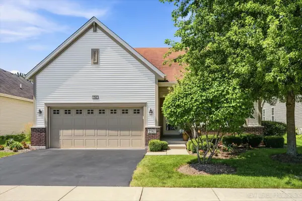 2747 Northmoor Drive, Naperville, IL 60564
