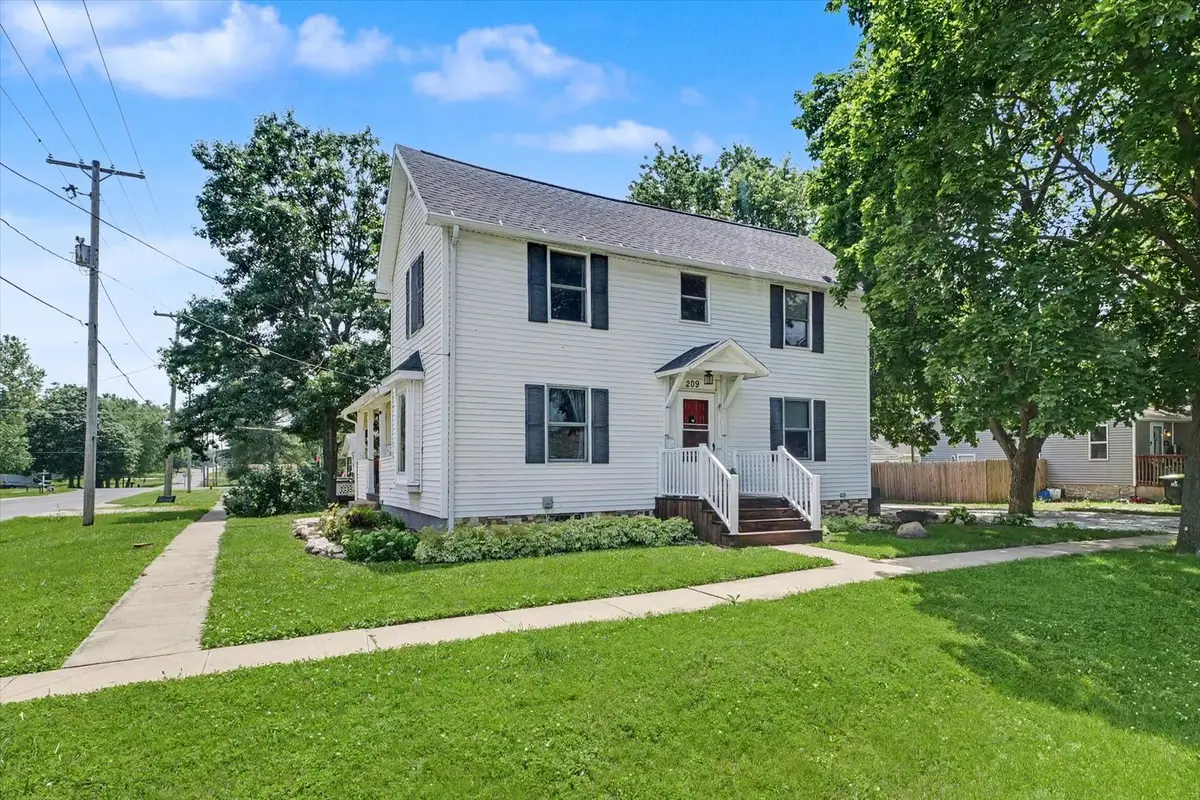 209 E Sangamon Street, Fisher, IL 61843 - #1