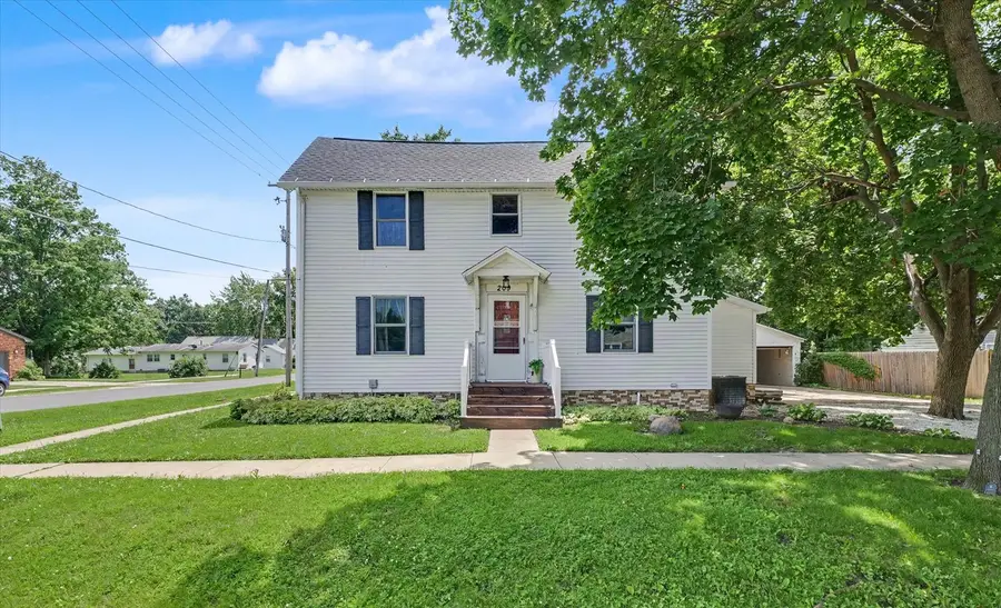 209 E Sangamon Street, Fisher, IL 61843 - #2