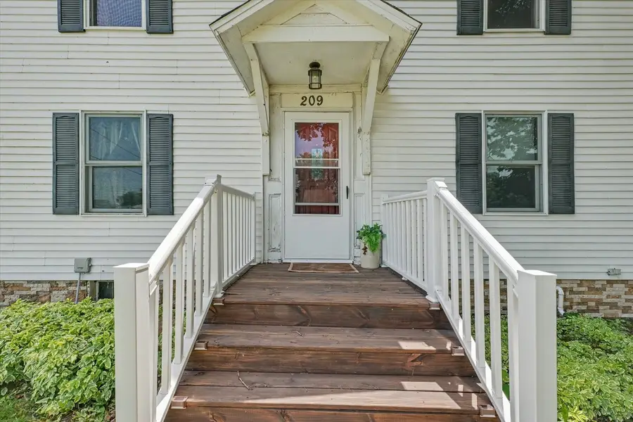 209 E Sangamon Street, Fisher, IL 61843 - #3