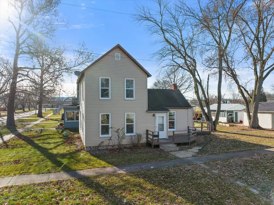 201 W Chestnut Street, Fairbury, IL 61739 - #2
