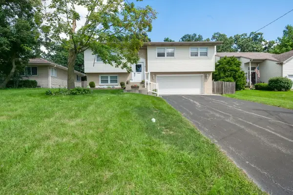 706 Greenbriar Lane, Lindenhurst, IL 60046