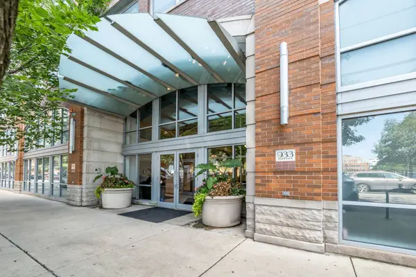 933 W Van Buren Street #326, Chicago, IL 60607