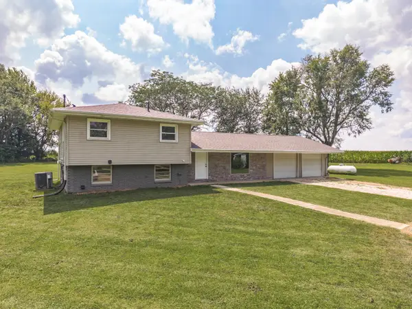 15795 E 2550 North Road, Hudson, IL 61748