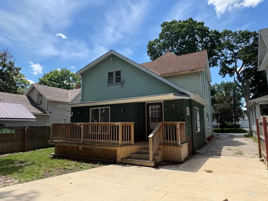 804 N Jackson Street, Clinton, IL 61727 - #3