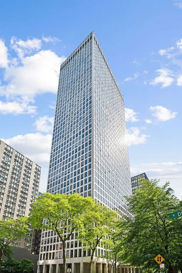 260 E Chestnut Street #512, Chicago, IL 60611