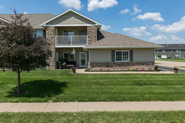 340 E Franklin Street #104, Eldridge, IA 52748