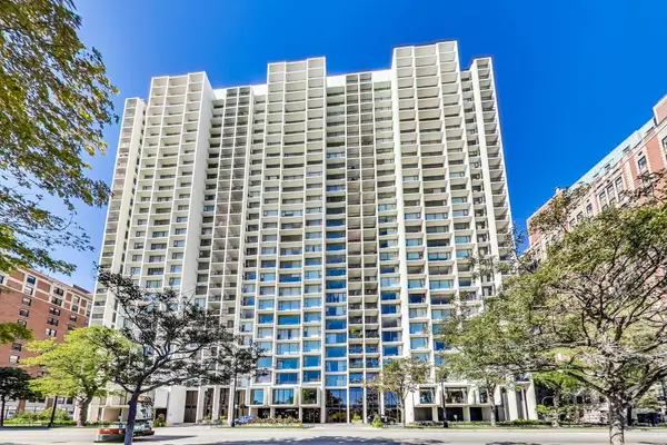 3200 N Lake Shore Drive #806, Chicago, IL 60657