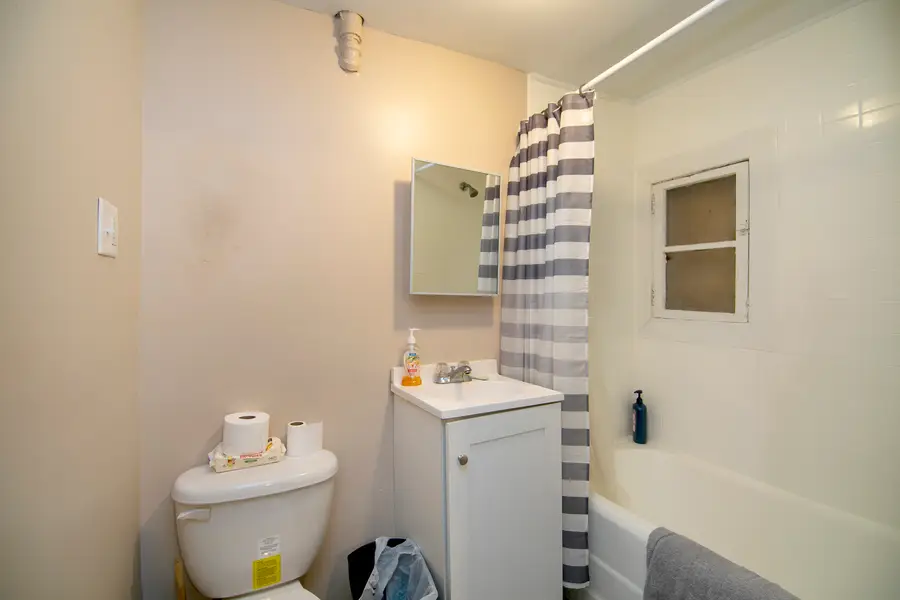 220 1/2 Entrance Avenue S, Kankakee, IL 60901 - #2