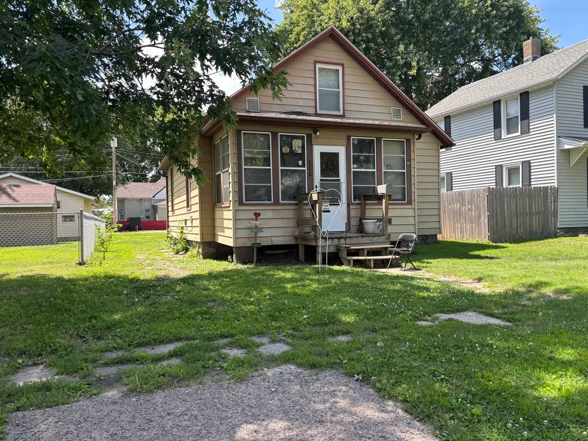 747 20th Street, East Moline, IL 61244 - #1