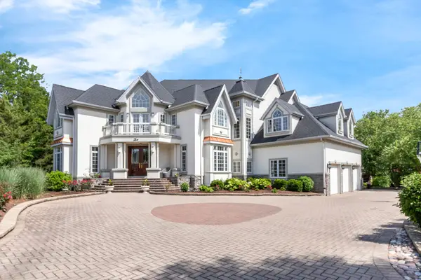 10 Clubside Court, Burr Ridge, IL 60527