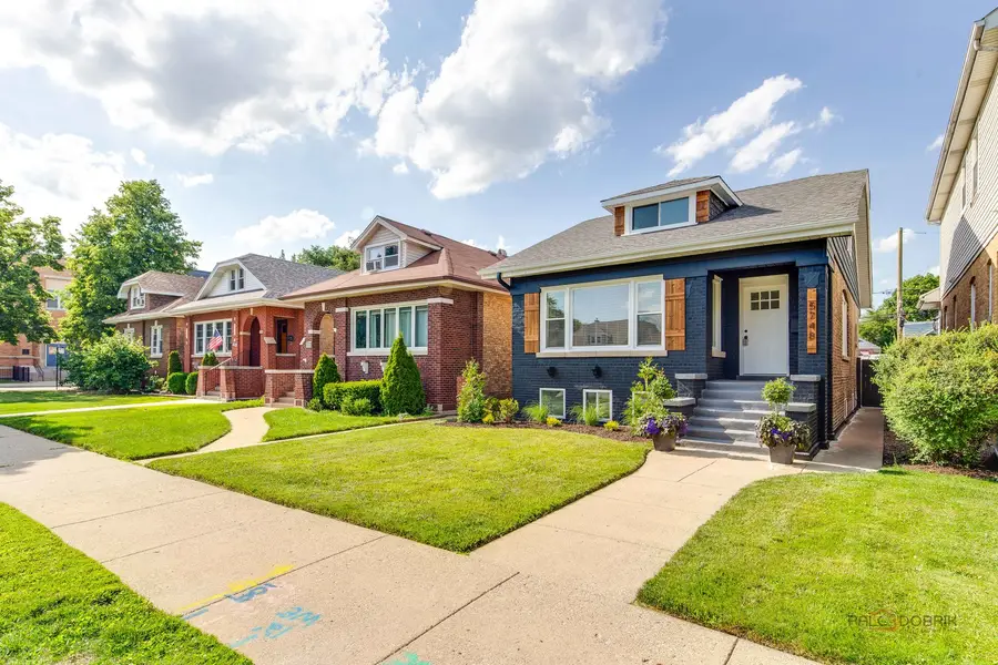 5748 W Eastwood Avenue, Chicago, IL 60630 - #2