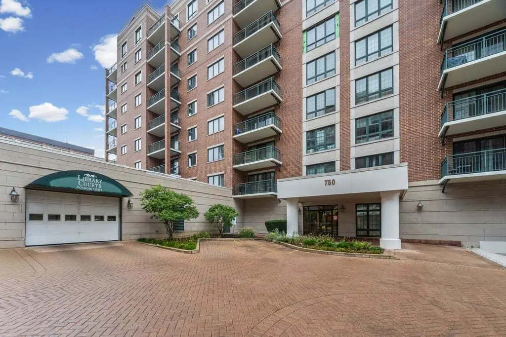 750 Pearson Street #208, Des Plaines, IL 60016 - #1