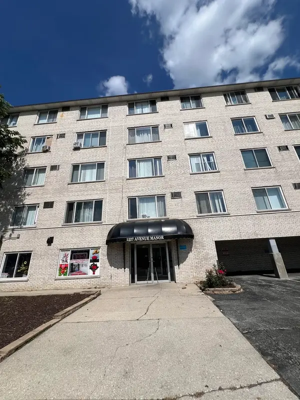 1227 S Harlem Avenue #210, Berwyn, IL 60402