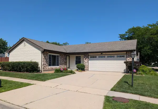 1 Oak Meadow Court, Streamwood, IL 60107
