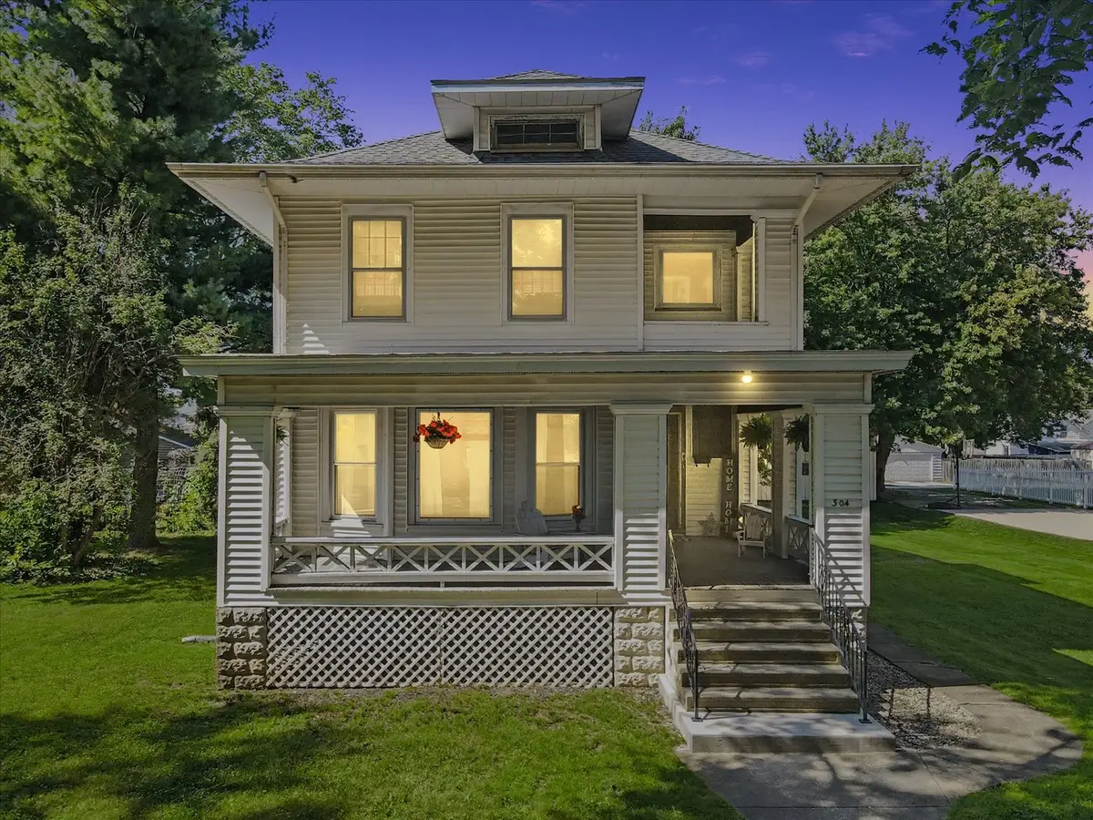 304 E Elm Street, Fairbury, IL 61739 - #1