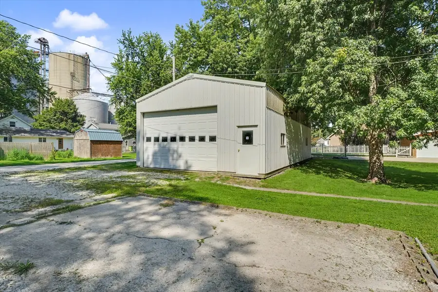 304 E Elm Street, Fairbury, IL 61739 - #3