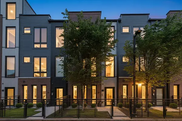4250 W Belmont Avenue #2, Chicago, IL 60641