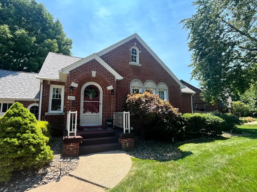2404 28th Street, Moline, IL 61265 - #2
