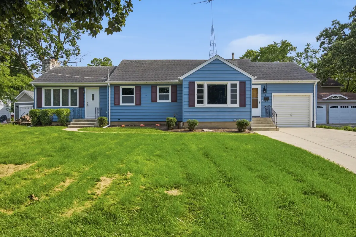 10 Lincoln Avenue, Dundee, IL 60118 - #1