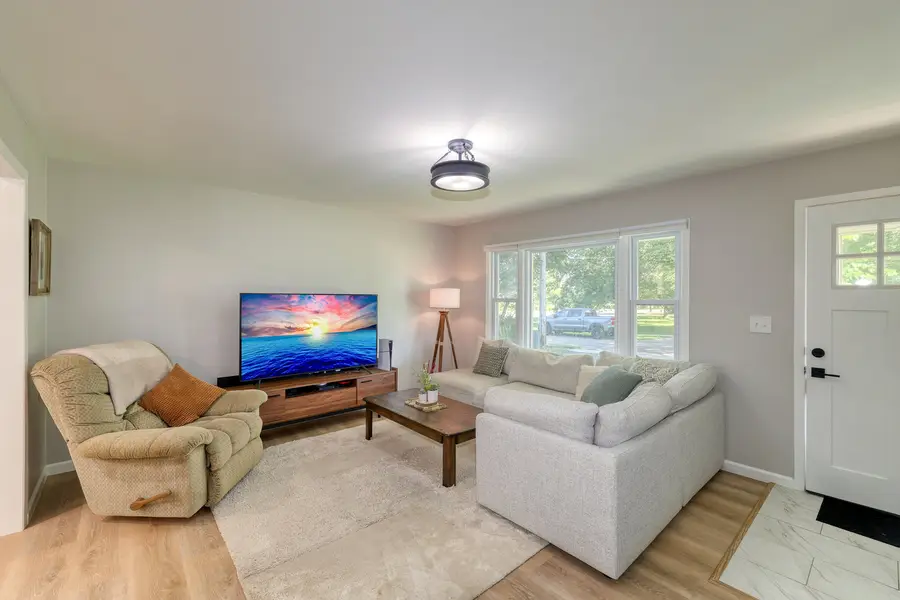 330 E Shannon Street, Elburn, IL 60119 - #2