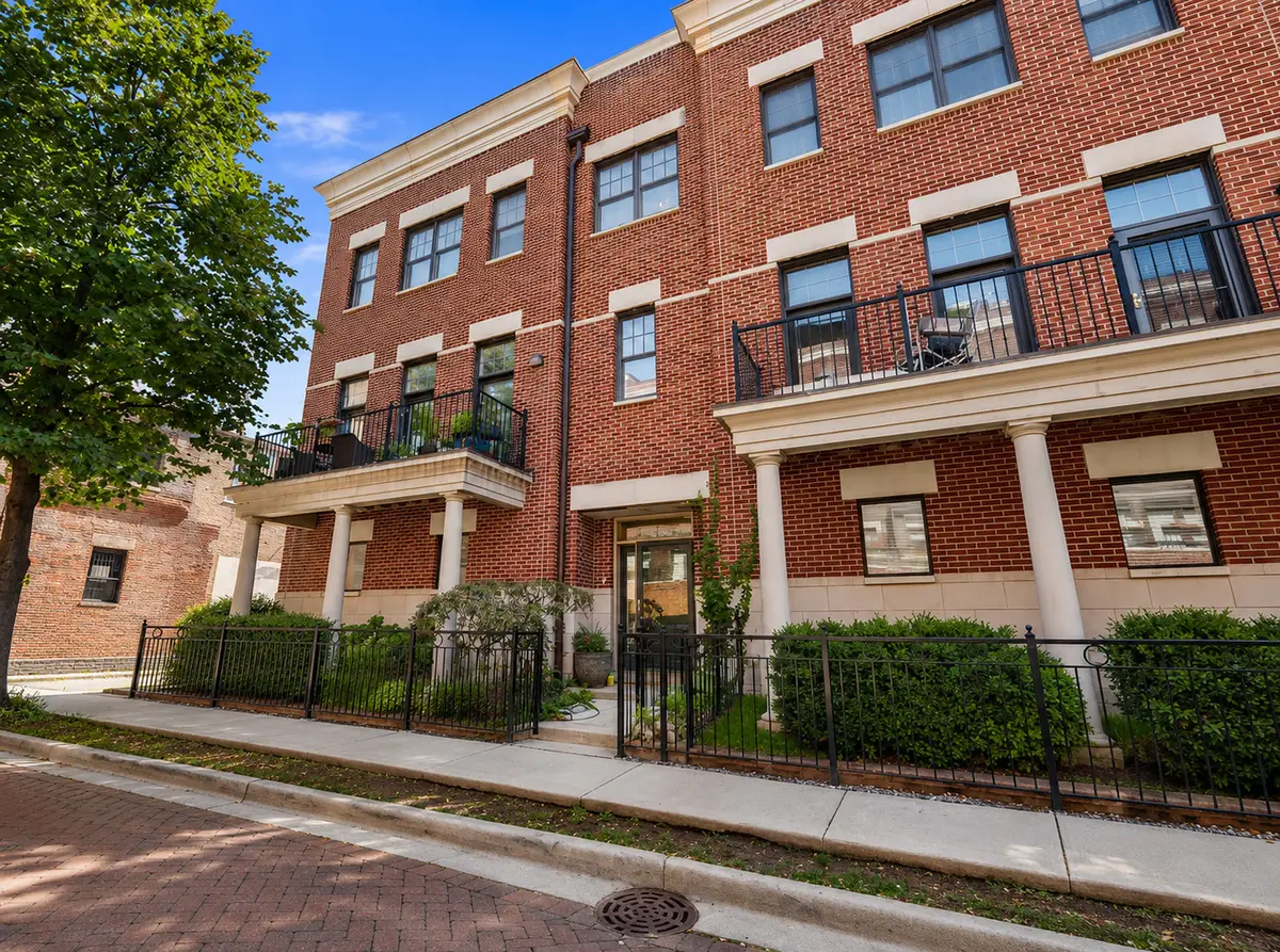 1815 S Prairie Parkway, Chicago, IL 60616 - #1