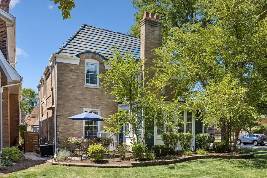 1049 N Elmwood Avenue, Oak Park, IL 60302 - #2