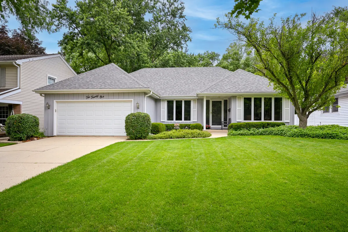 1021 E Hawthorne Boulevard, Wheaton, IL 60187 - #1