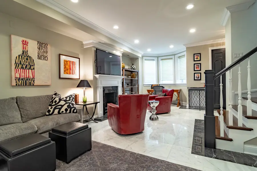 111 W Elm Street, Chicago, IL 60610 - #2