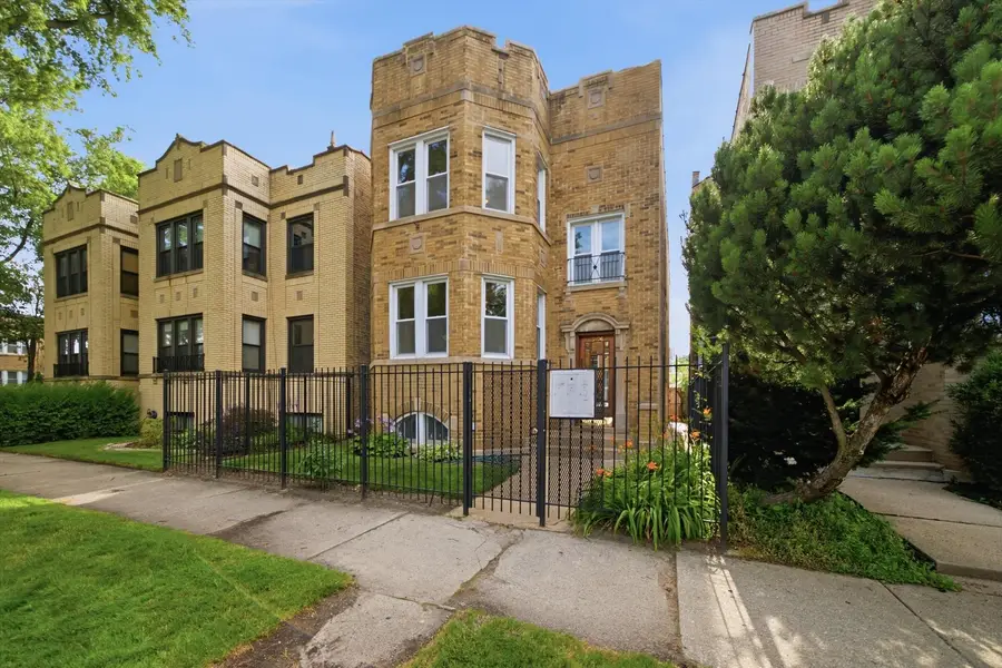 5706 N Maplewood Avenue, Chicago, IL 60659 - #3