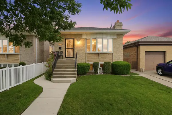 4818 N Sayre Avenue, Chicago, IL 60656