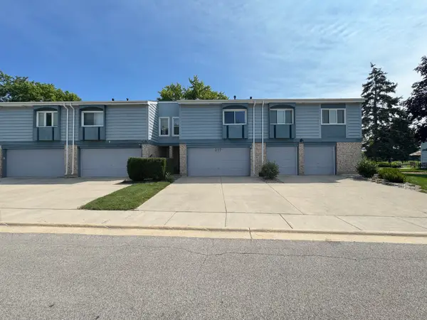 217 Lakeshore Lane, Bloomingdale, IL 60108