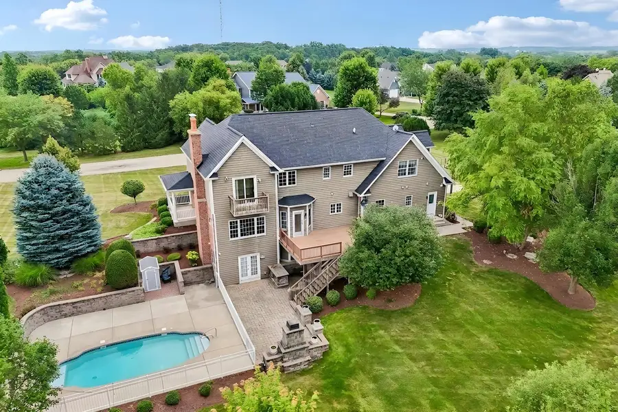 385 Valley Way, Burlington, IL 60109 - #2