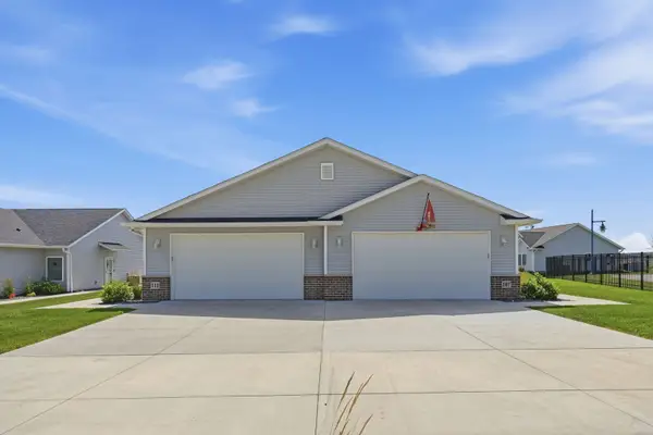 107 Beacon Harbor Parkway #1, East Moline, IL 61244