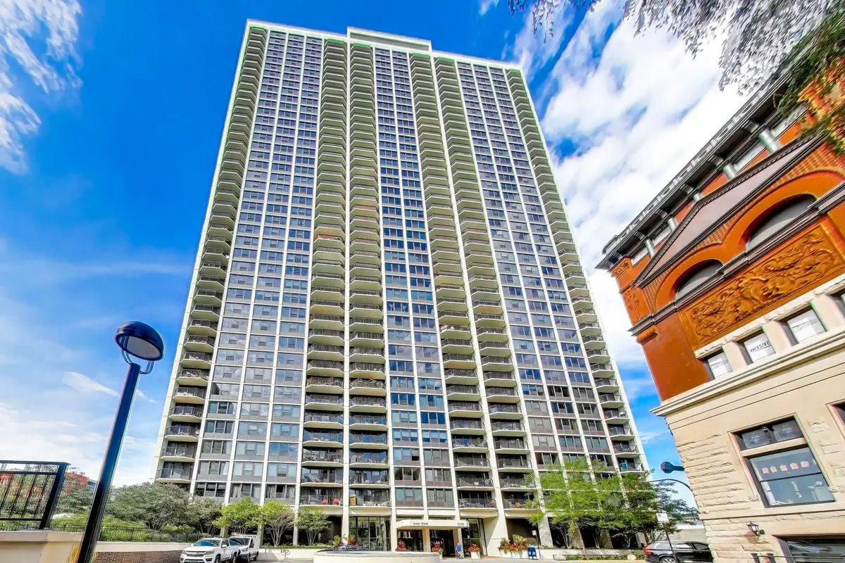 1560 N Sandburg Terrace #2103J, Chicago, IL 60610 - #1