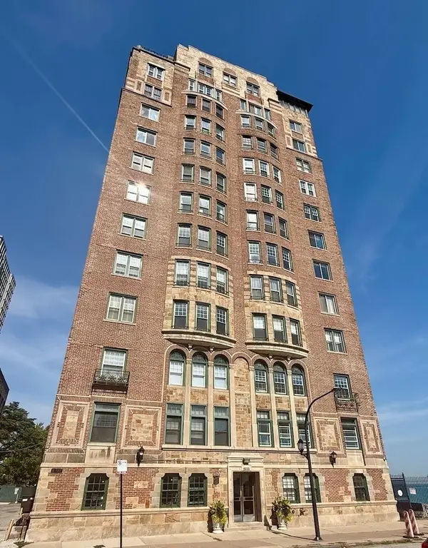 2666 E 73rd Street #8W, Chicago, IL 60649