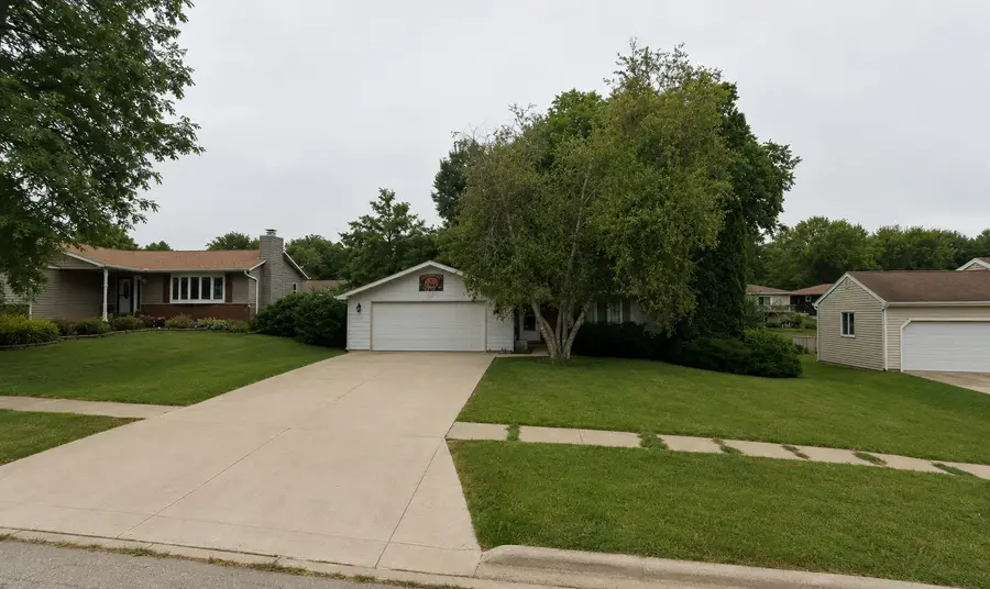 564 N Greenfield Drive, Freeport, IL 61032 - #2