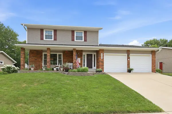 4535 Apple Valley Drive, Bettendorf, IA 52722