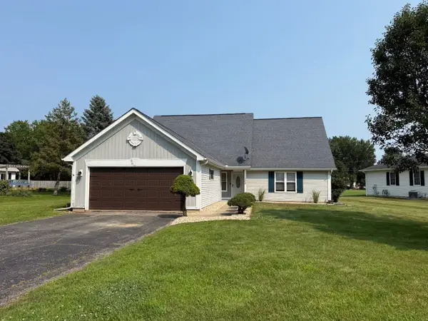 1202 Holiday Drive, Somonauk, IL 60552