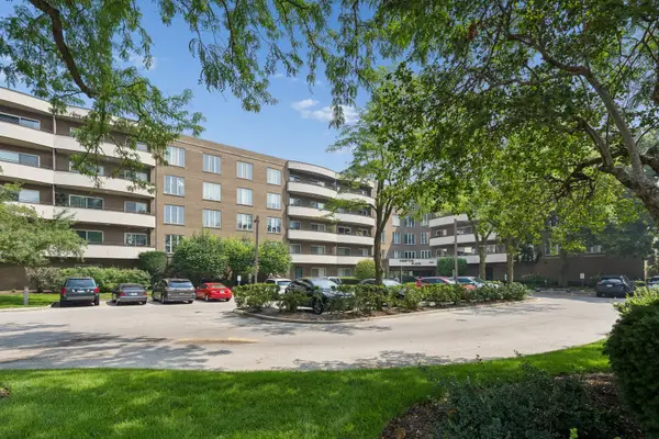 7201 N Lincoln Avenue #203, Lincolnwood, IL 60712
