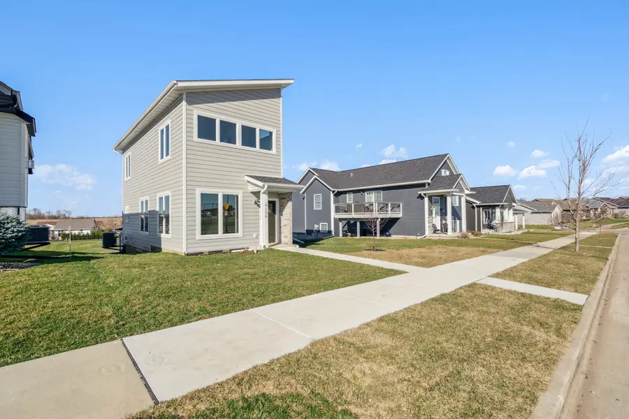 6136 Mississippi Avenue, Davenport, IA 52807 - #2