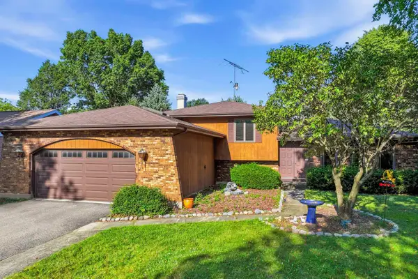 915 Carriage Drive, Algonquin, IL 60102