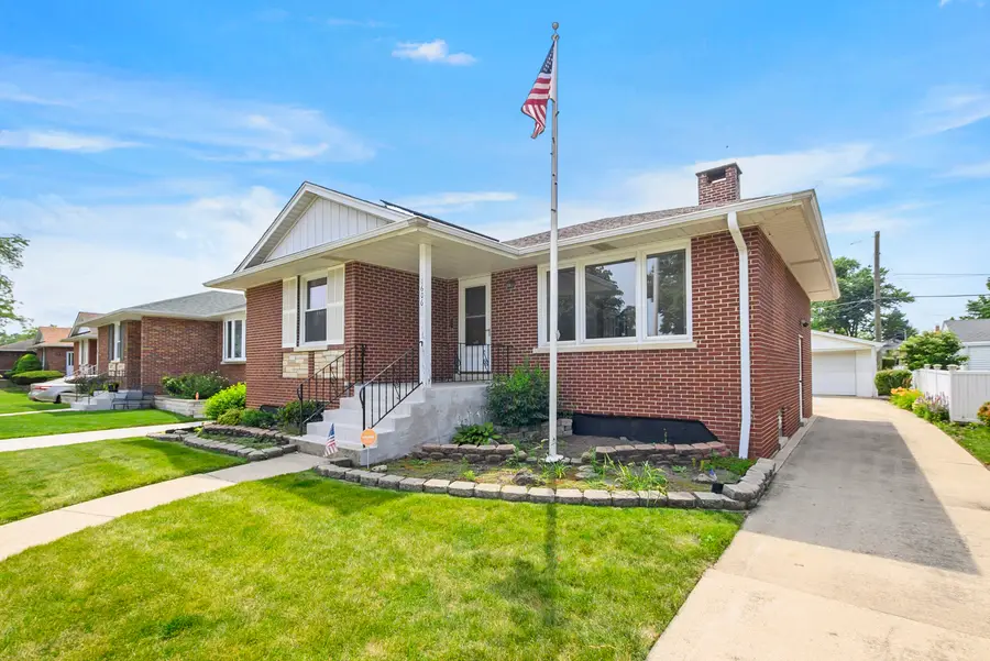 1606 Kensington Avenue, Westchester, IL 60154 - #2
