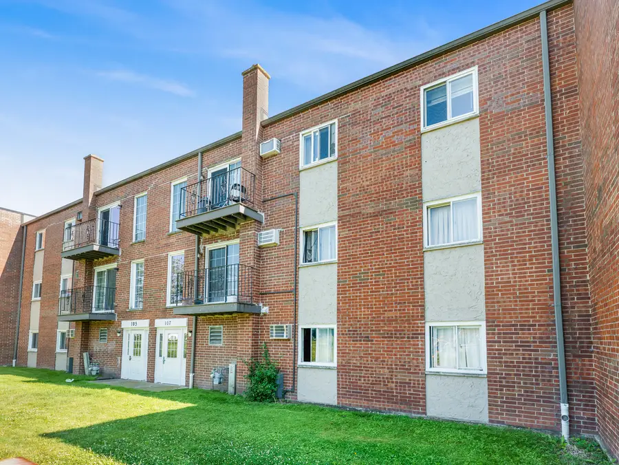 107 W Elk Trail #206, Carol Stream, IL 60188 - #2