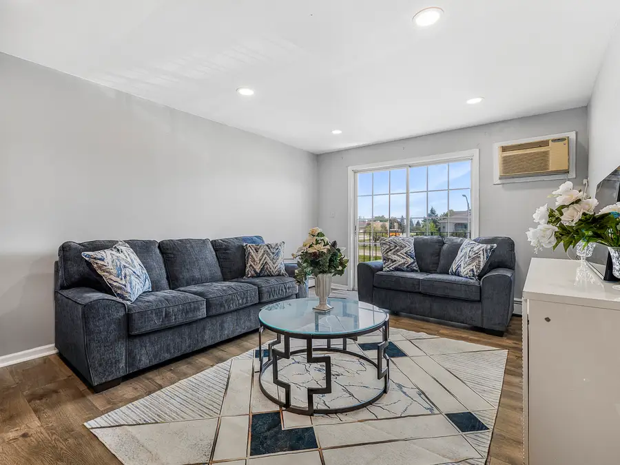 107 W Elk Trail #206, Carol Stream, IL 60188 - #3