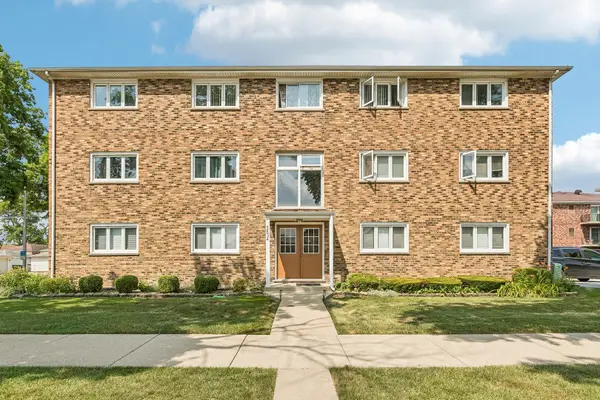 5834 W 77th Street #102, Burbank, IL 60459