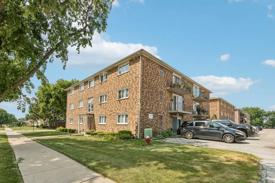 5834 W 77th Street #102, Burbank, IL 60459 - #2